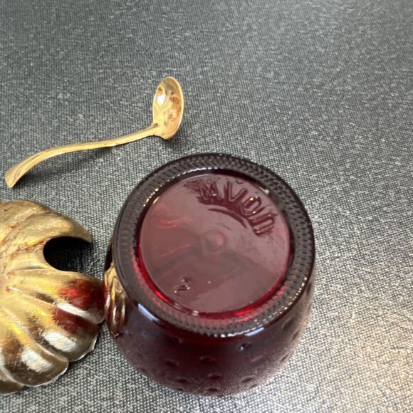 Avon Red Glass Fruit Canister Gold Twist Off Lid and Spoon  Vintage box 40 - Picture 4 of 6